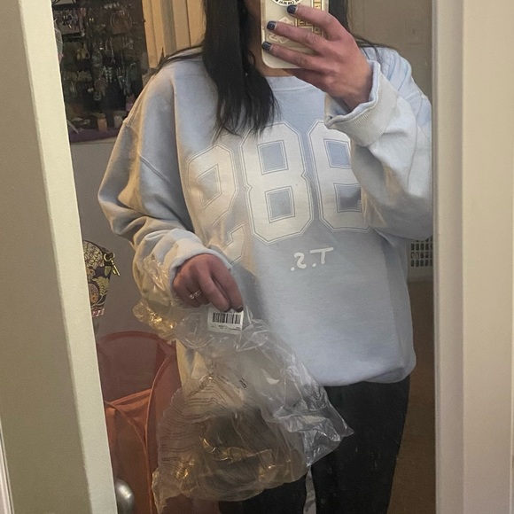 New Taylor Swift 1989 Crewneck - Picture 2 of 3